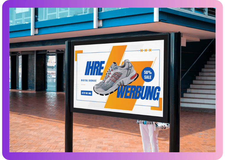 Digitales Werbedisplay mit Sportschuh-Werbung im Außenbereich – aufmerksamkeitsstarke Digital Signage Lösung für Einzelhandel